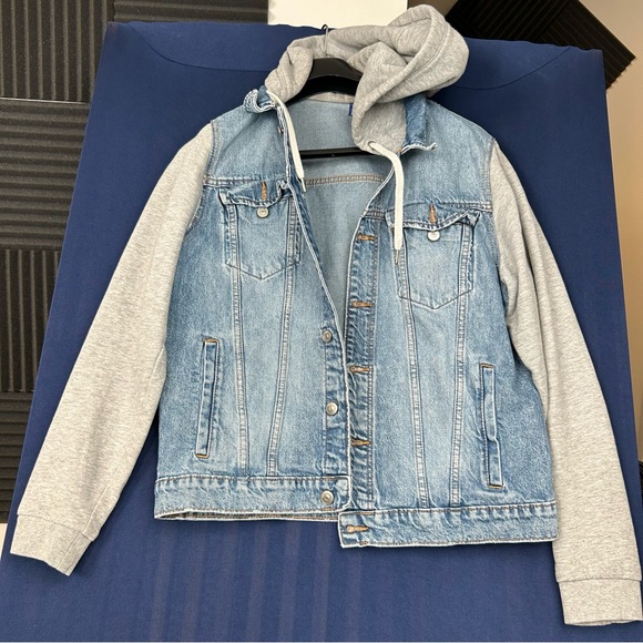 H&M Other - H&M Men's Blue Denim Classic Jean Jacket Size Medium‎